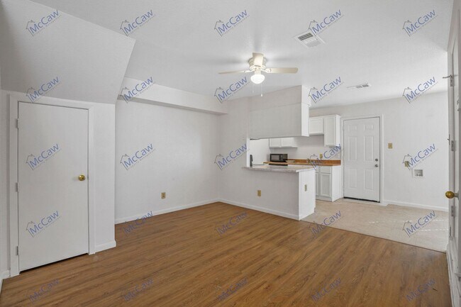 Foto del edificio - Cute 2/2/1 2-Story Duplex in Fort Worth! *...