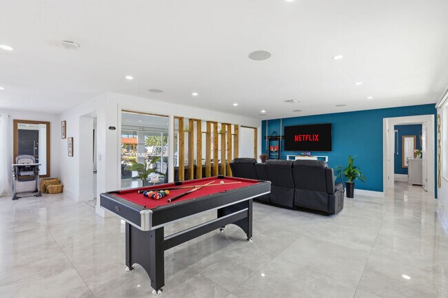 Foto del edificio - 4644 Bay Crest Dr