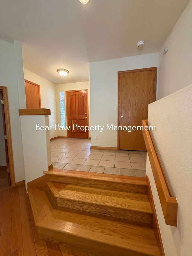 Foto del edificio - "Embrace Spacious Livingin this  3-Bedroom Gem in Genesee!"