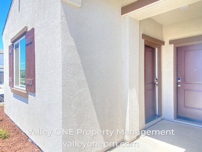 Building Photo - Casita with separate entrance AVAILABLE FI...