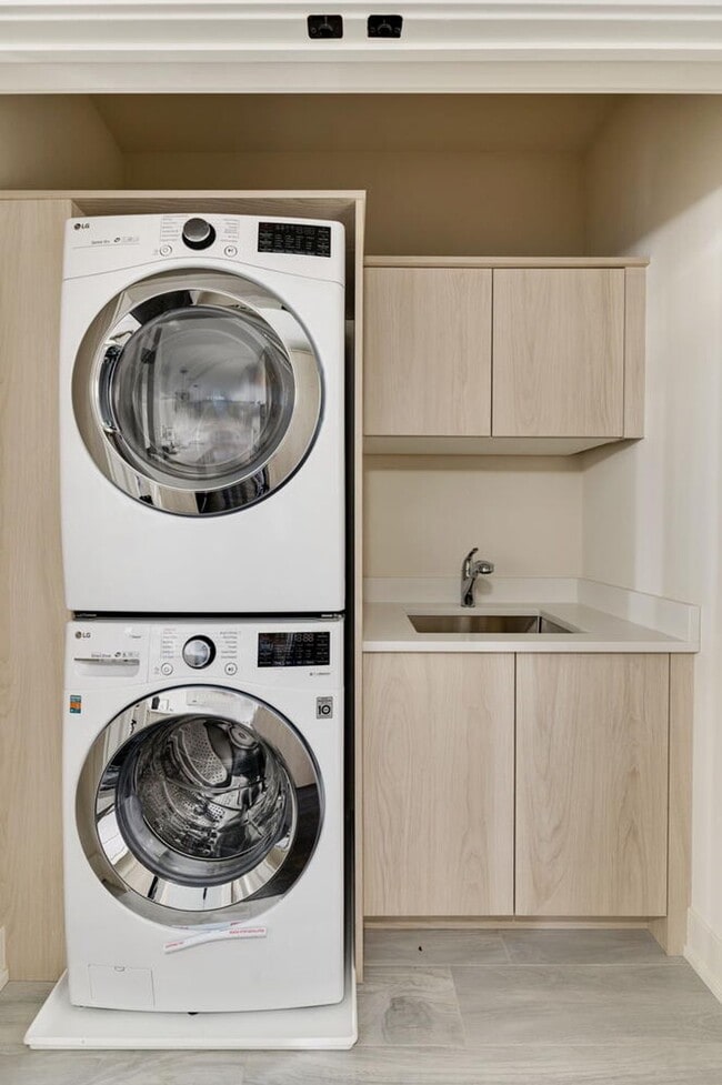 Photo - 2345 W Morse Ave (Chicago, IL) Townhome