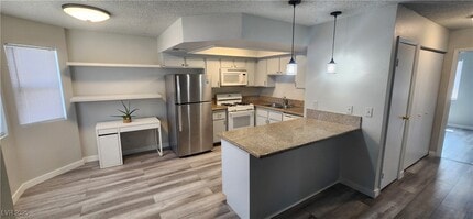 Building Photo - 825 Rock Springs Dr