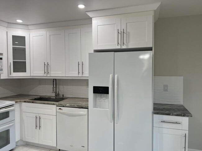 Building Photo - 847 Normandy Trail