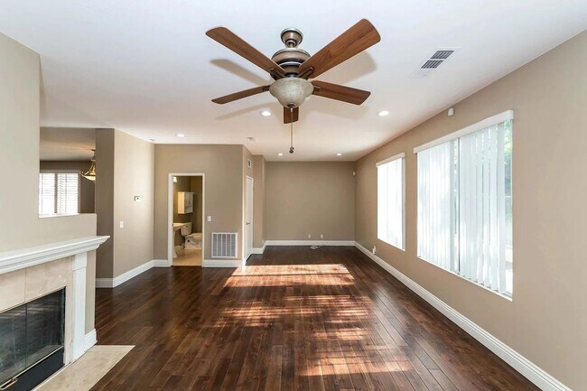 Foto del edificio - 8704 E Wiley Way