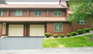 Building Photo - 26 Treetop Dr