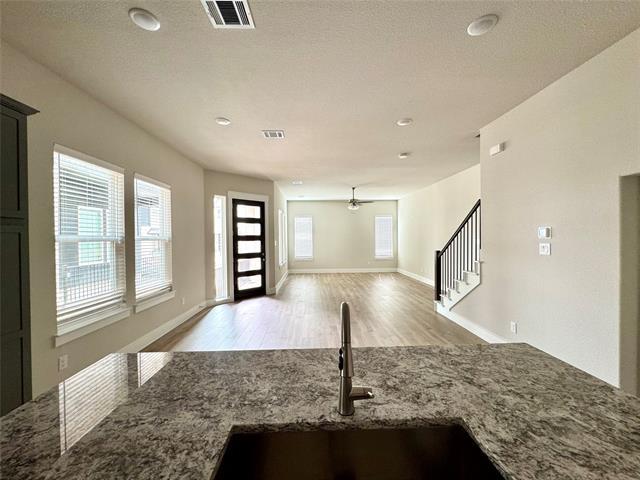 Foto del edificio - 805 Meadowcrest Dr