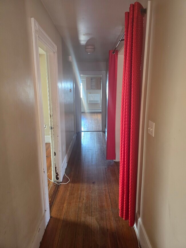 Building Photo - 38 Claybourne St