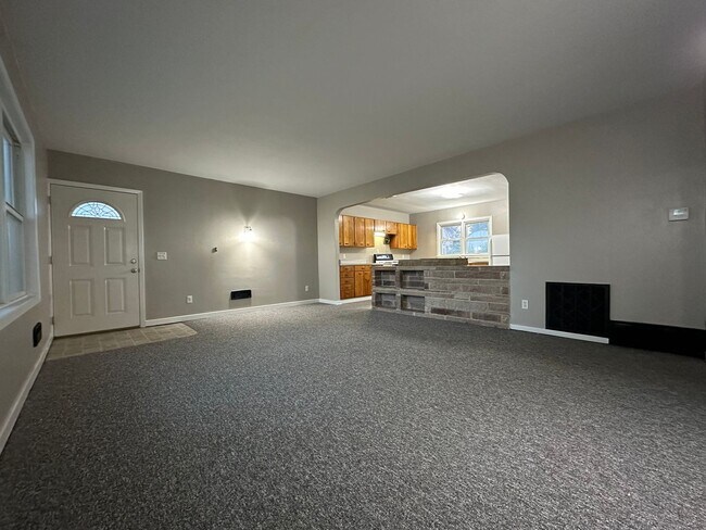 Building Photo - 2 bed, 1 bath home for rent in Hudson