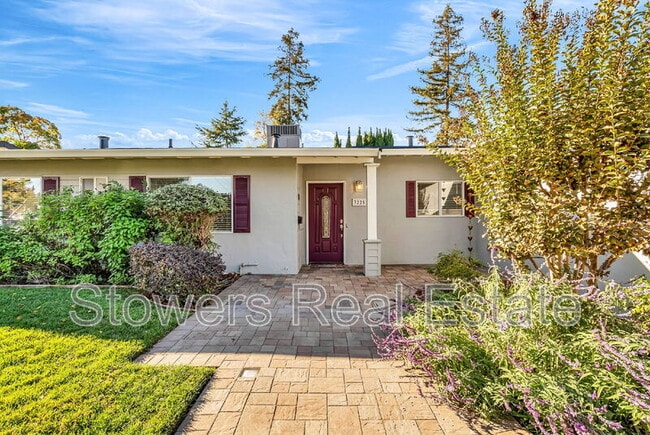 Photo - 3225 Claudia Dr House