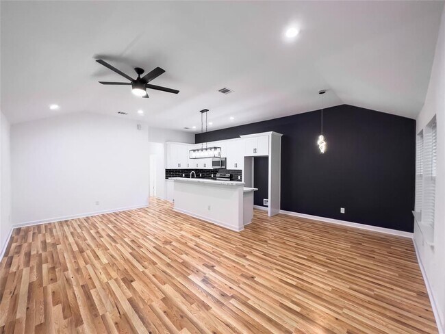 Foto del edificio - 5415 Myrtlewood St