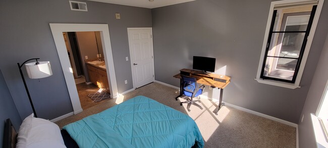 master suite - 800 N 8th St