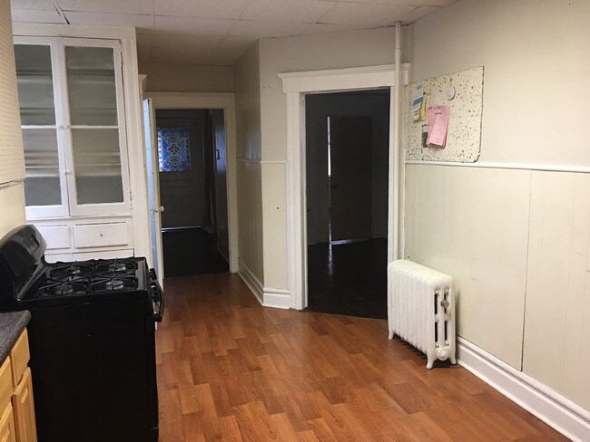 Building Photo - 34 Smith St