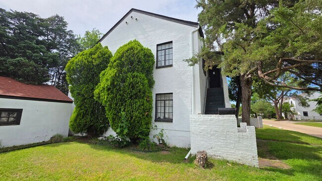 Foto del edificio - Historic Duplex near Plaza district!