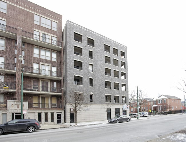 Building Photo - 340 W Evergreen Ave