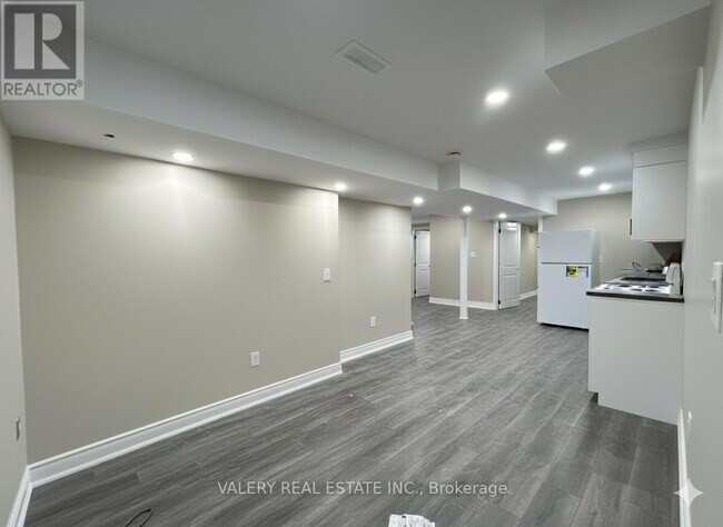 Photo du bâtiment - 116 Blackburn Dr