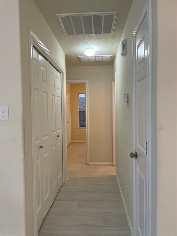 Building Photo - 6926 Bear Oaks Dr