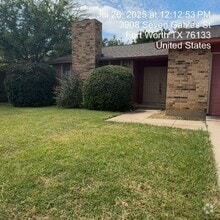 Building Photo - 3905 7 Gables St