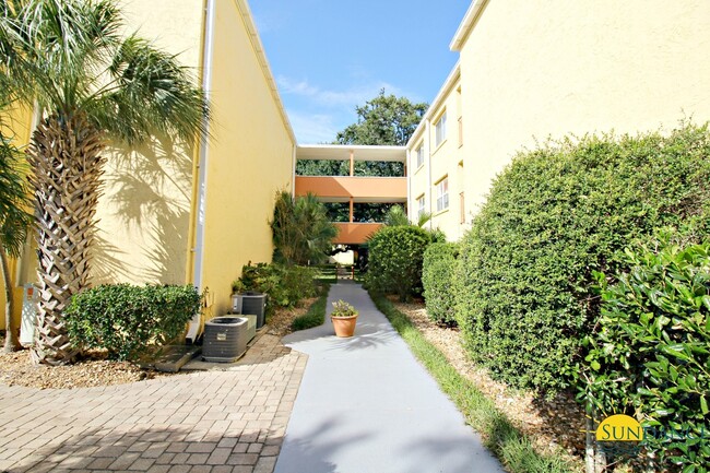 Building Photo - Charming 2 Bedroom Ground Unit at The Cedars