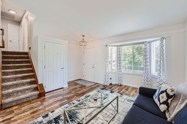Foto del edificio - Evolve Real Estate: Fantastic Home with Large Yard Available for Move in on August 2nd