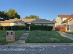 Building Photo - 4011 Ridgebrook Dr