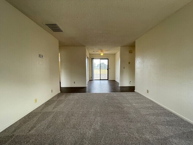 Foto del edificio - 9339-33 Musselman Dr.