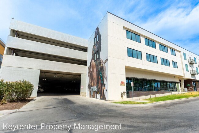 Foto del edificio - Studio, 1 bath House - 1800 E 4th St. #343