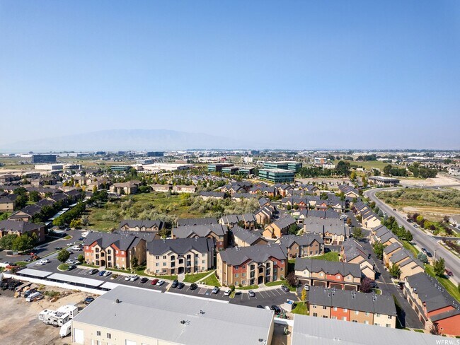 Building Photo - Lovely Condo for Rent in Pleasant Grove, Utah