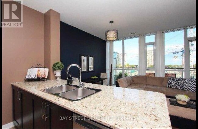 Photo du bâtiment - 4070-4070 Confederation Pkwy
