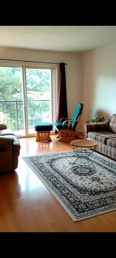 Living Room - 11-3413 Okanagan Av