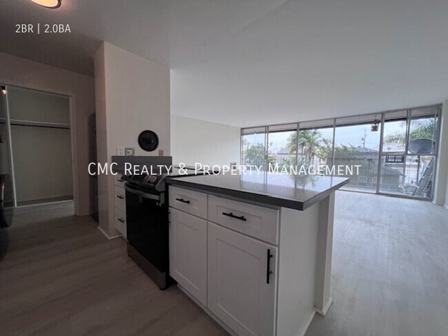 Building Photo - Spacious 2-bedroom, 2-bath corner unit loc...