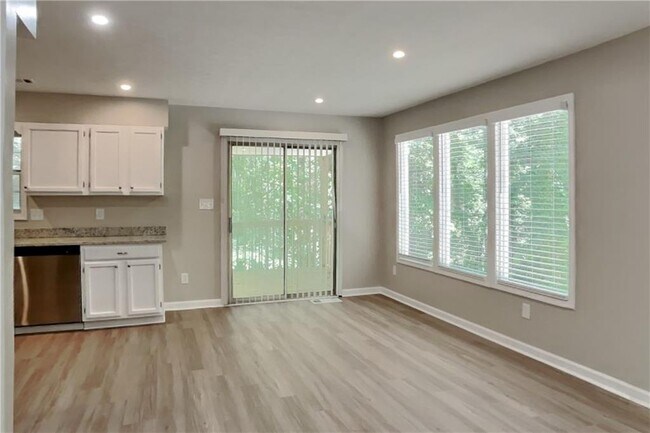 Building Photo - 620 Gregory Manor Dr SW