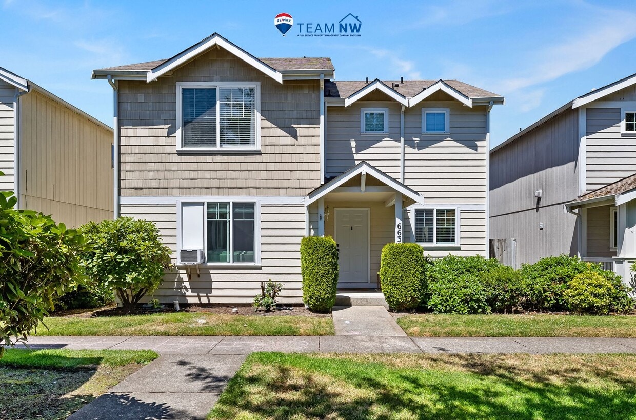 Primary Photo - Move in ready home in Lakepointe neighborh...