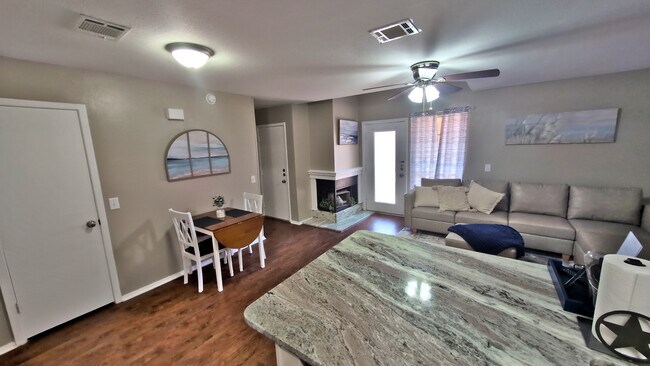 Foto del edificio - 1305 W Villa Maria Rd