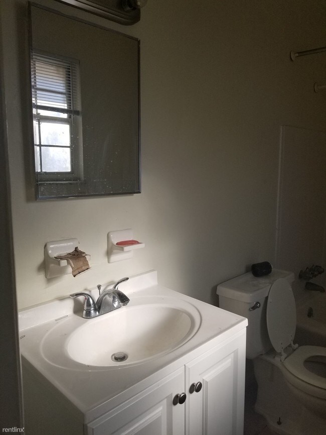 Foto del edificio - 1 br, 1 bath  - 1131 Riverside Dr Unit D