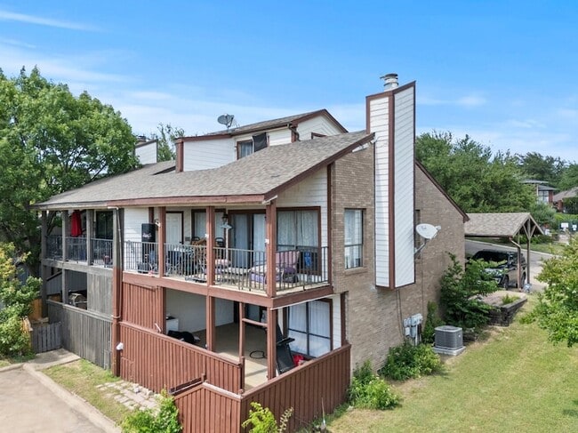 Building Photo - 540 Yacht Club Dr
