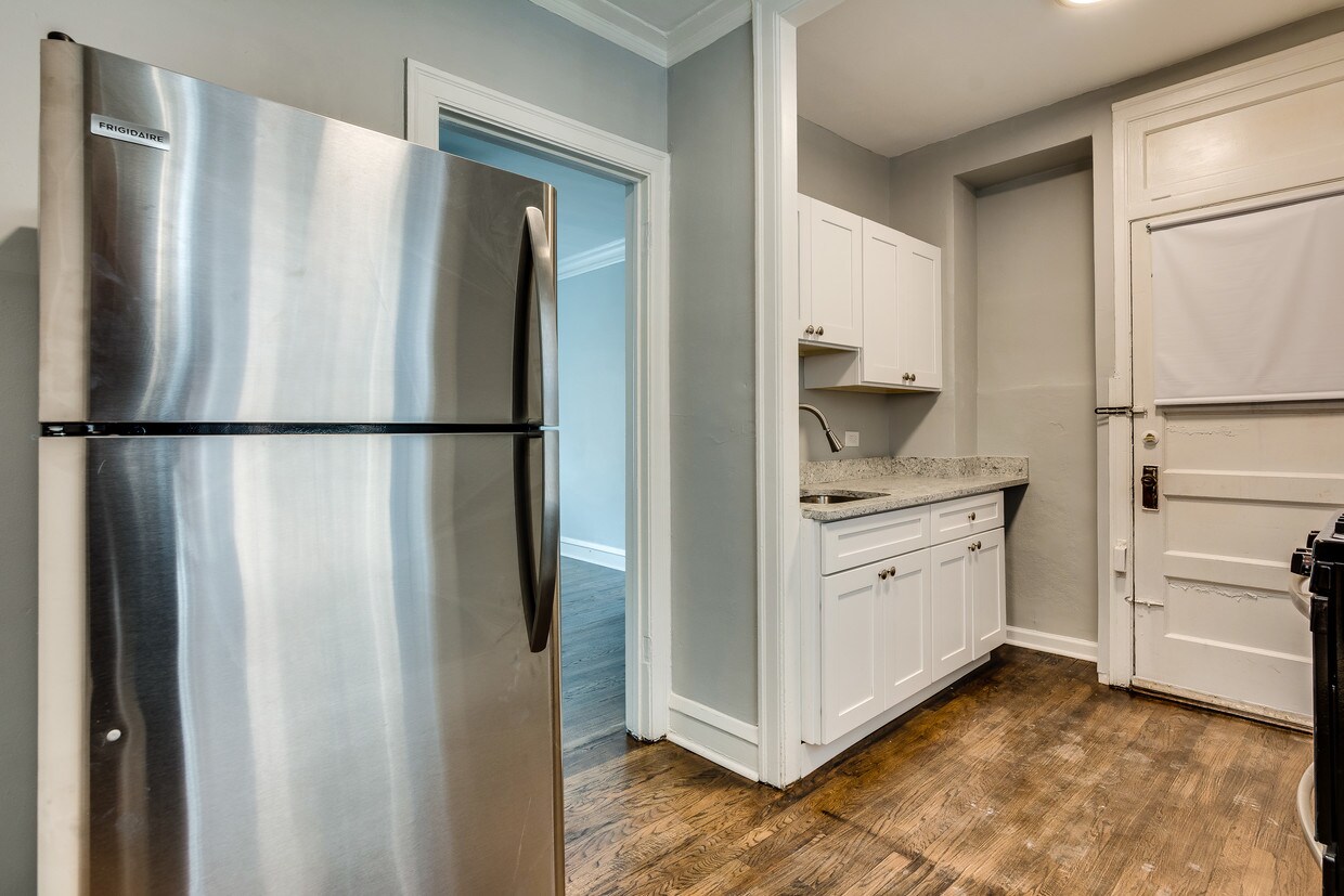 Foto principal - 5748 S Stony Island Ave