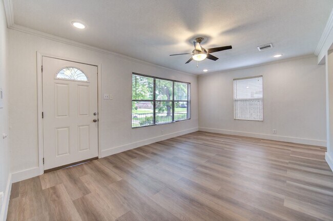 Foto del edificio - 4735 Marietta Ln