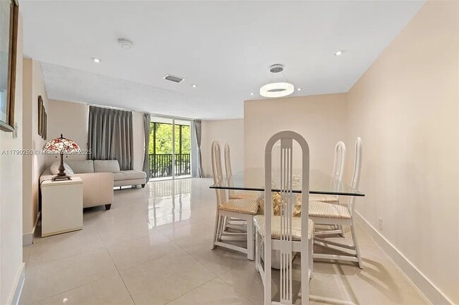 Foto del edificio - 3401 N Country Club Dr