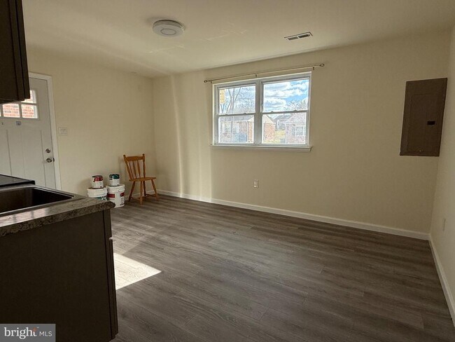 Foto del edificio - 14 1/2-12 Verdi Cir