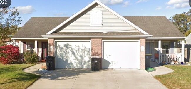 Building Photo - 1926 Beechmont Dr