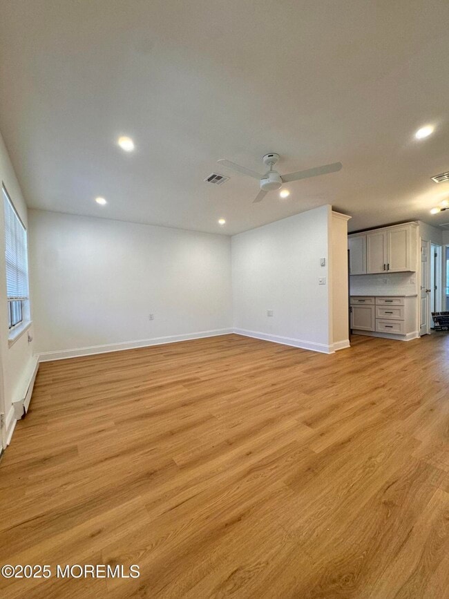 Building Photo - 878 Balmoral Ct