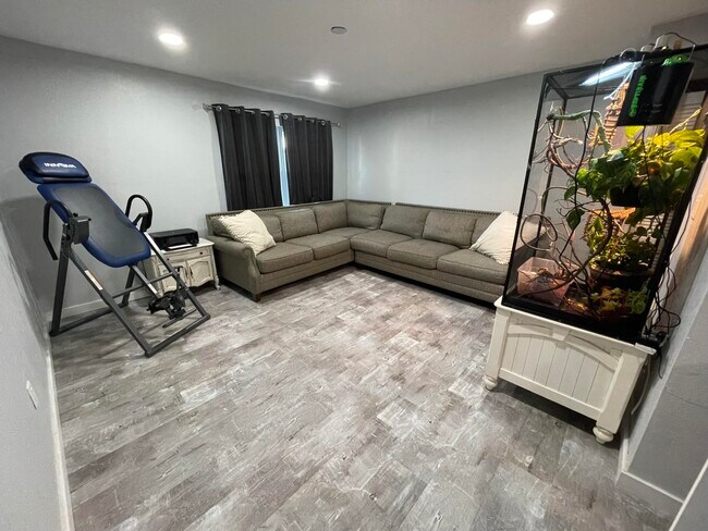 Foto del edificio - 216 Angler Ave