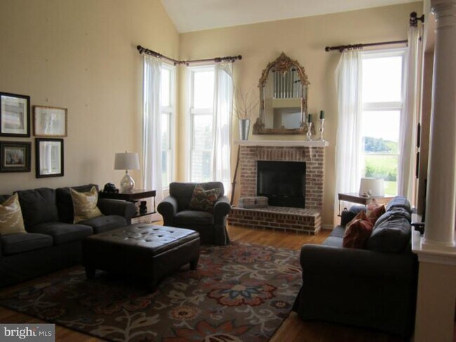 Building Photo - 4 Applegate Ct