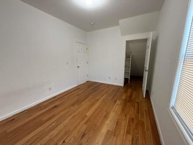 Foto del edificio - 33 Nelson Ave