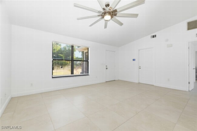 Building Photo - 18554 Zinnia Rd