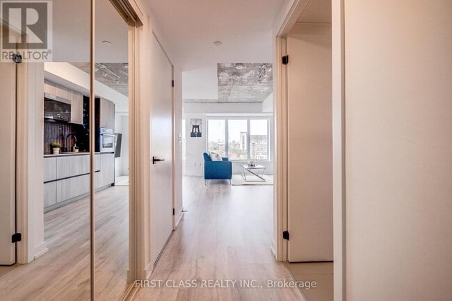 Photo du bâtiment - 2 Augusta Ave