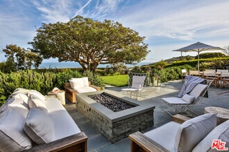 Building Photo - 29225 Cliffside Dr