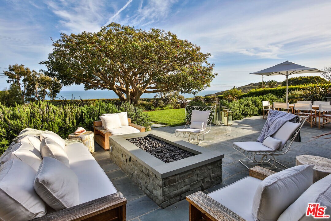 Foto principal - 29225 Cliffside Dr