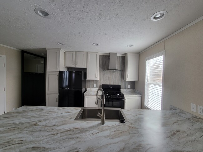 Building Photo - 66 Borman Ave