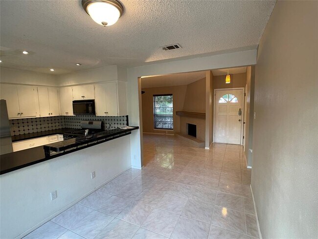 Foto del edificio - 6307 Shadow Valley Dr